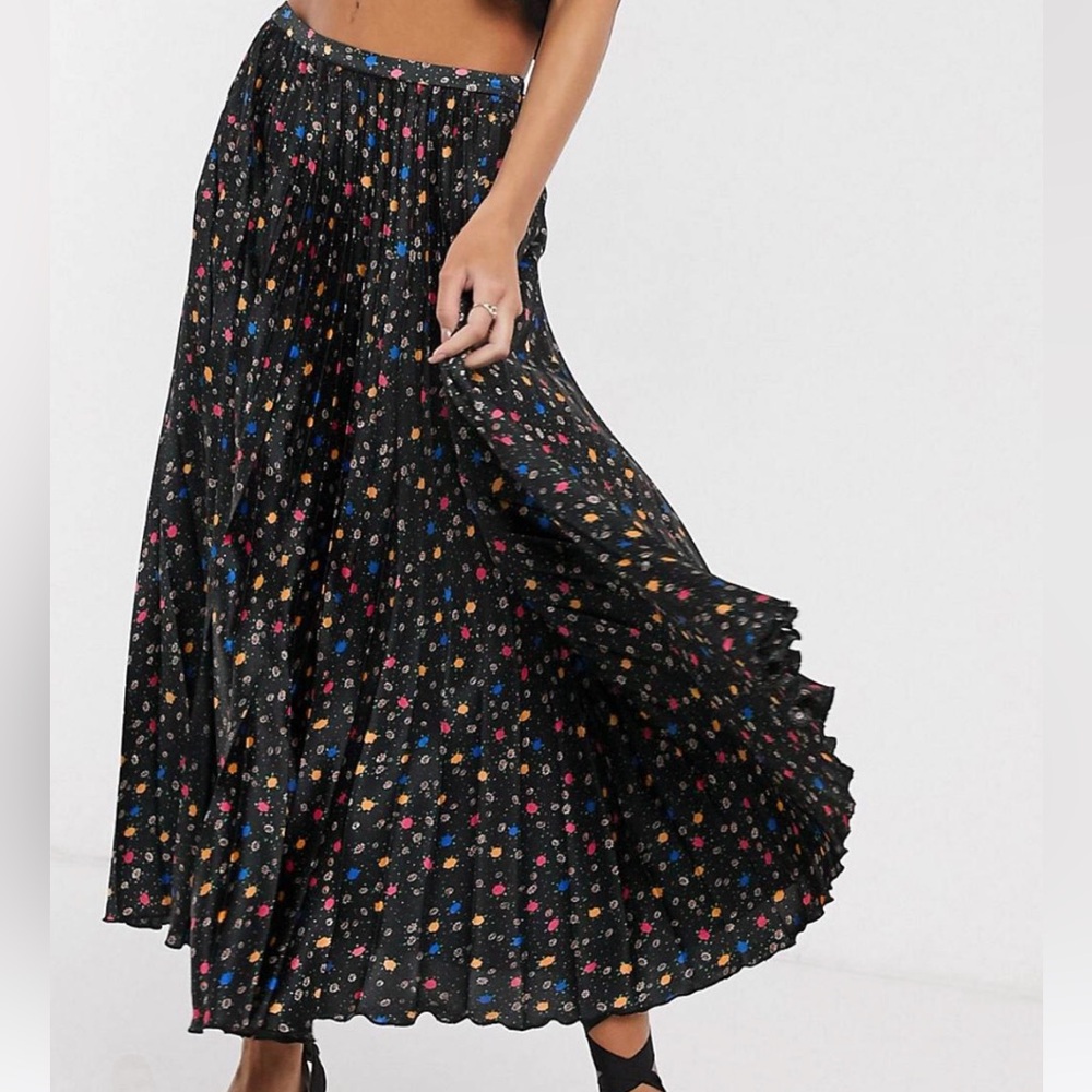 🌻ASOS Ditsy Print Skirt (12/14)🌻